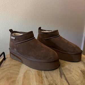 BearPaw Women’s Dark Brown Platform boots